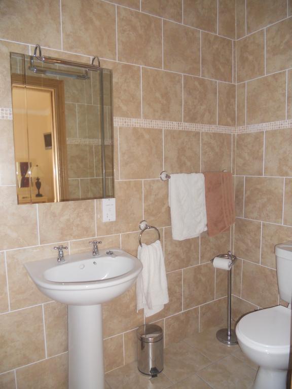 B&B The Silver Eel Strokestown Room photo