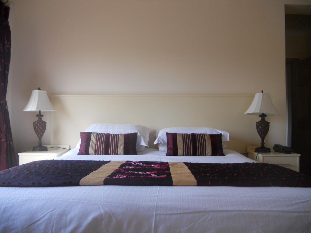 B&B The Silver Eel Strokestown Room photo