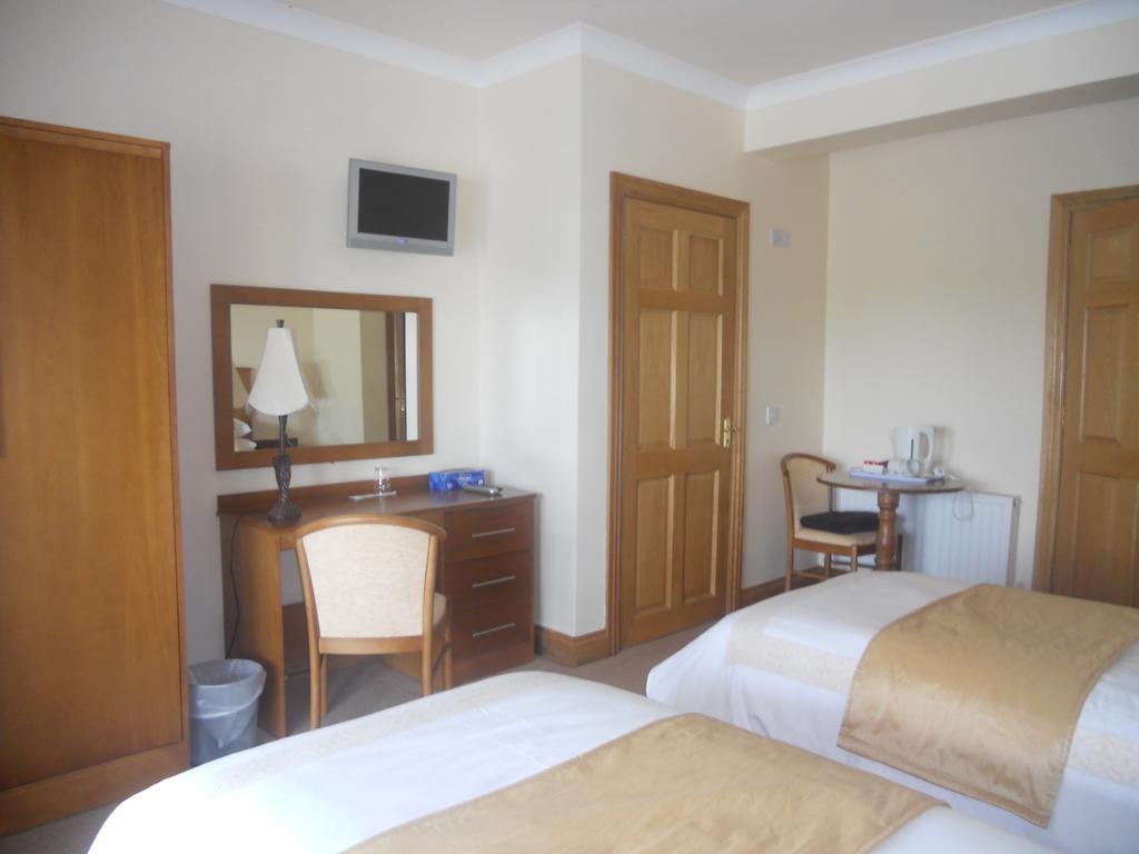 B&B The Silver Eel Strokestown Room photo