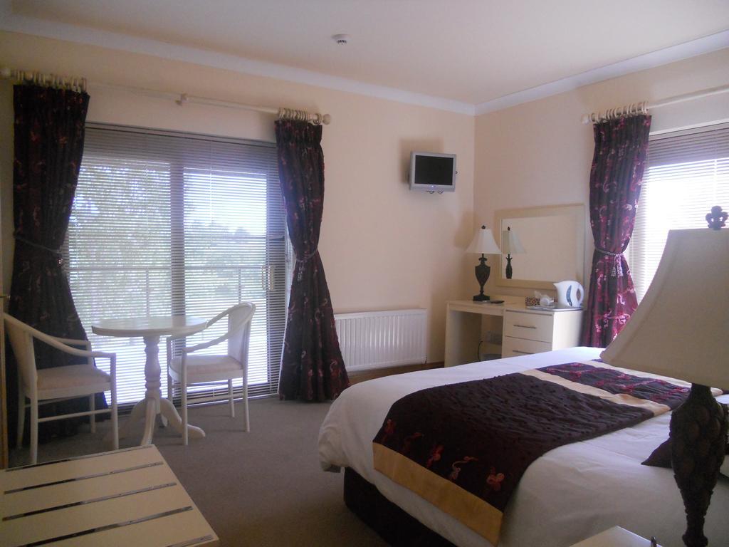 B&B The Silver Eel Strokestown Room photo