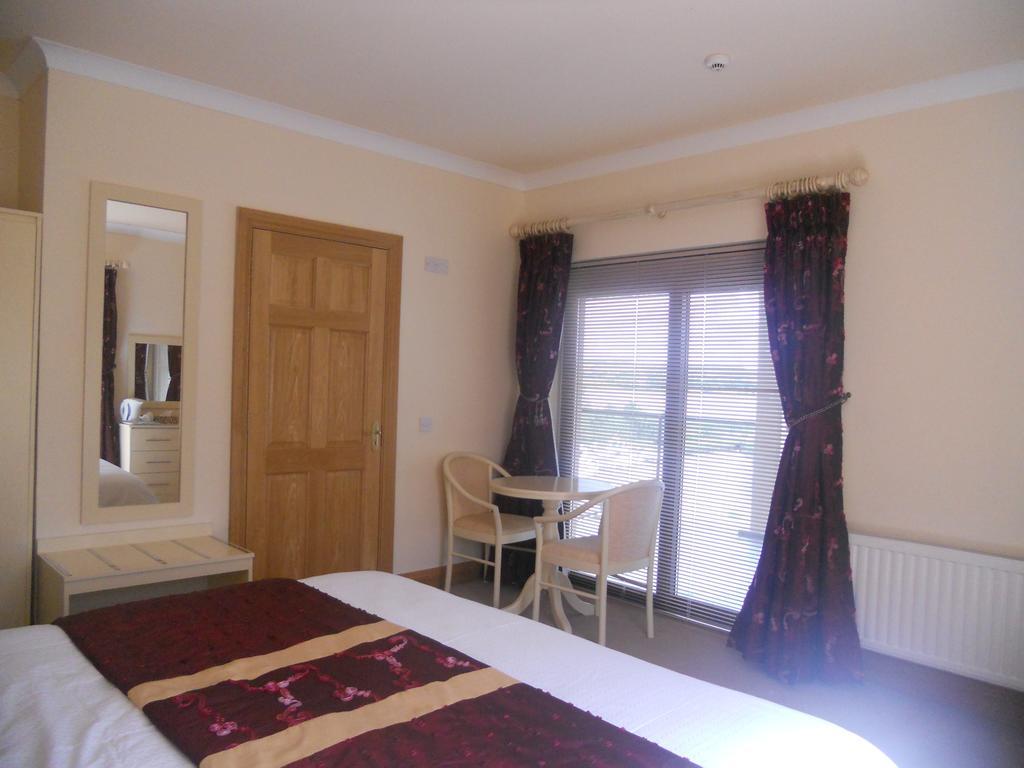 B&B The Silver Eel Strokestown Room photo