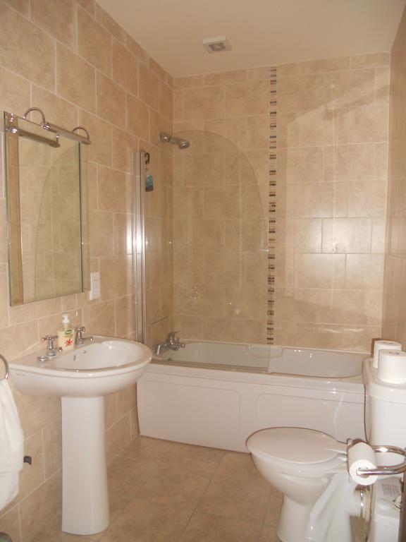 B&B The Silver Eel Strokestown Room photo
